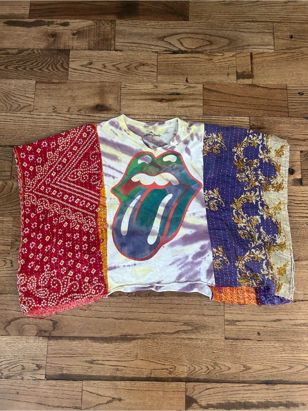 Kantha handmade Tie-Dye Rolling Stones Tee with Colorblock Sleeves